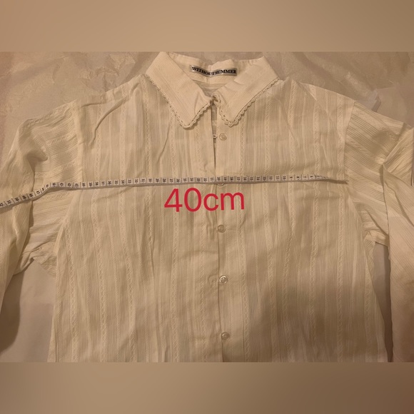 White shirt - Picture 7 of 9